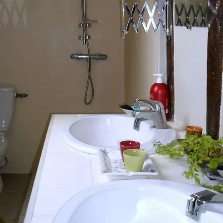 La Haute Folie Bed and Breakfast 3*